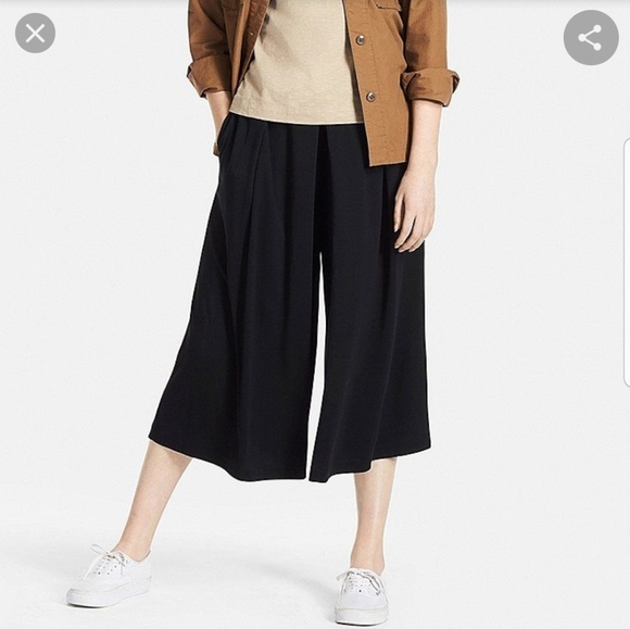 **sold locally** BNWT Wide leg cropped pants - Picture 3 of 3